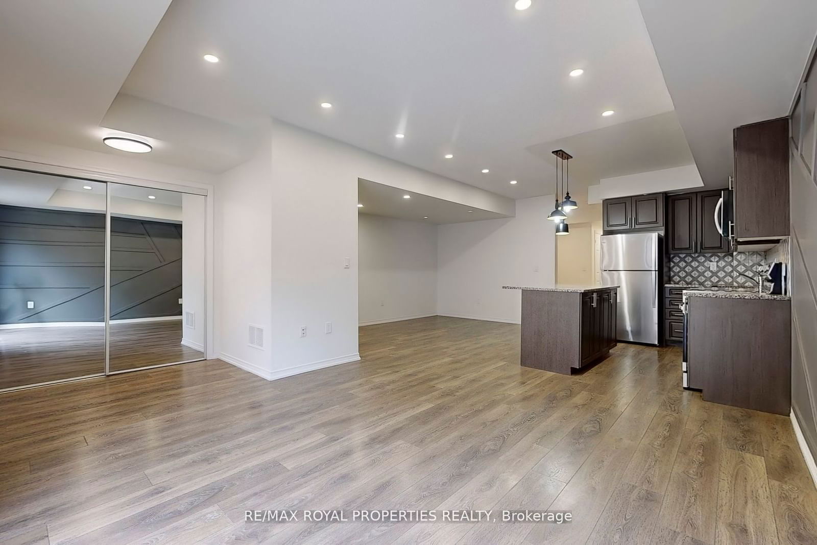 515 Kingbird Grve, unit 135 for sale - image #6