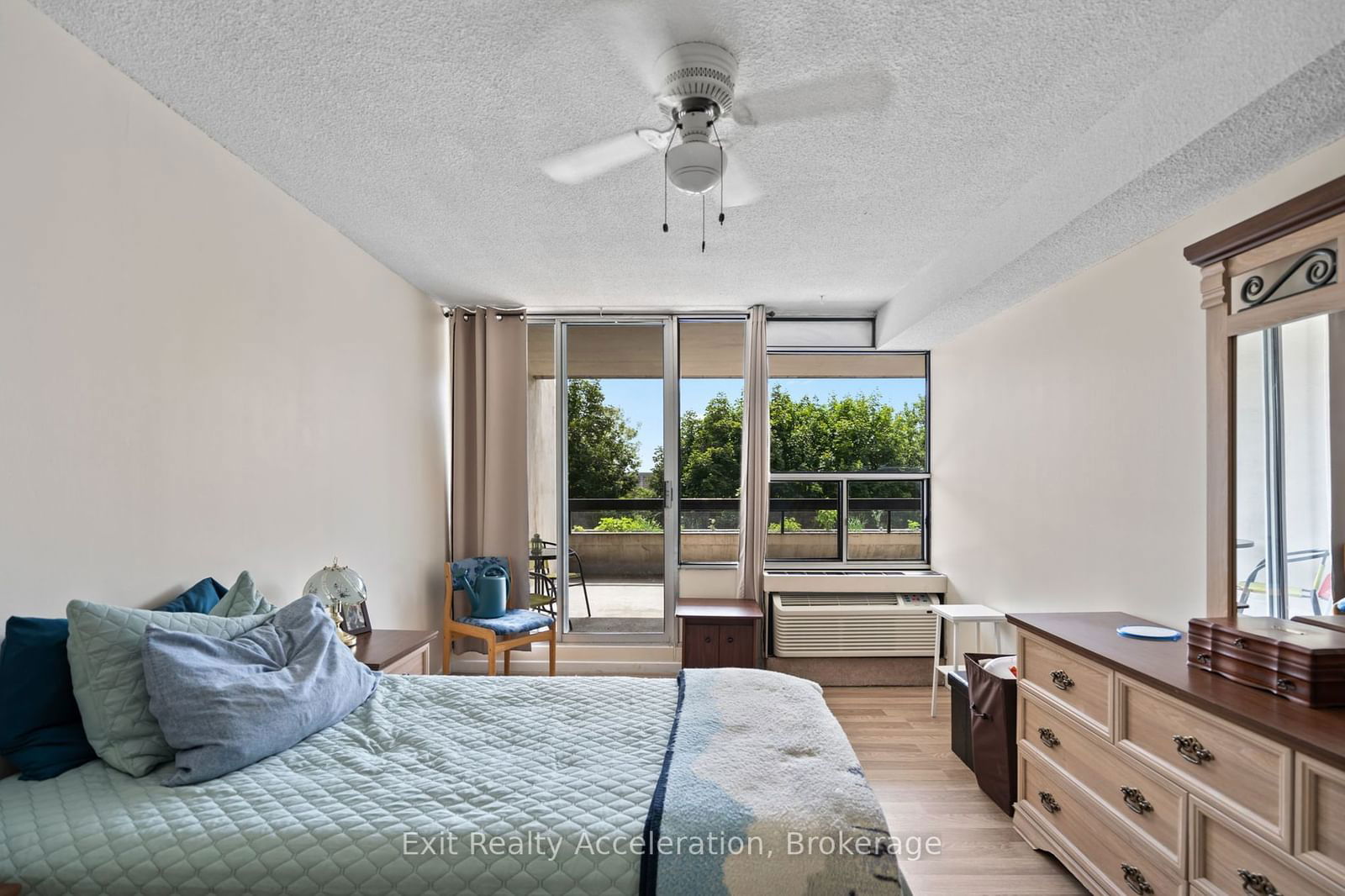 50 Richmond St, unit 224 for sale - image #26