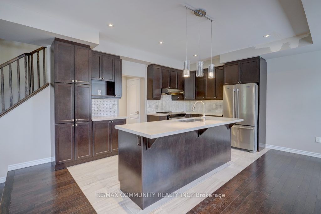 45 Heron Park Pl, unit 18 for sale - image #8