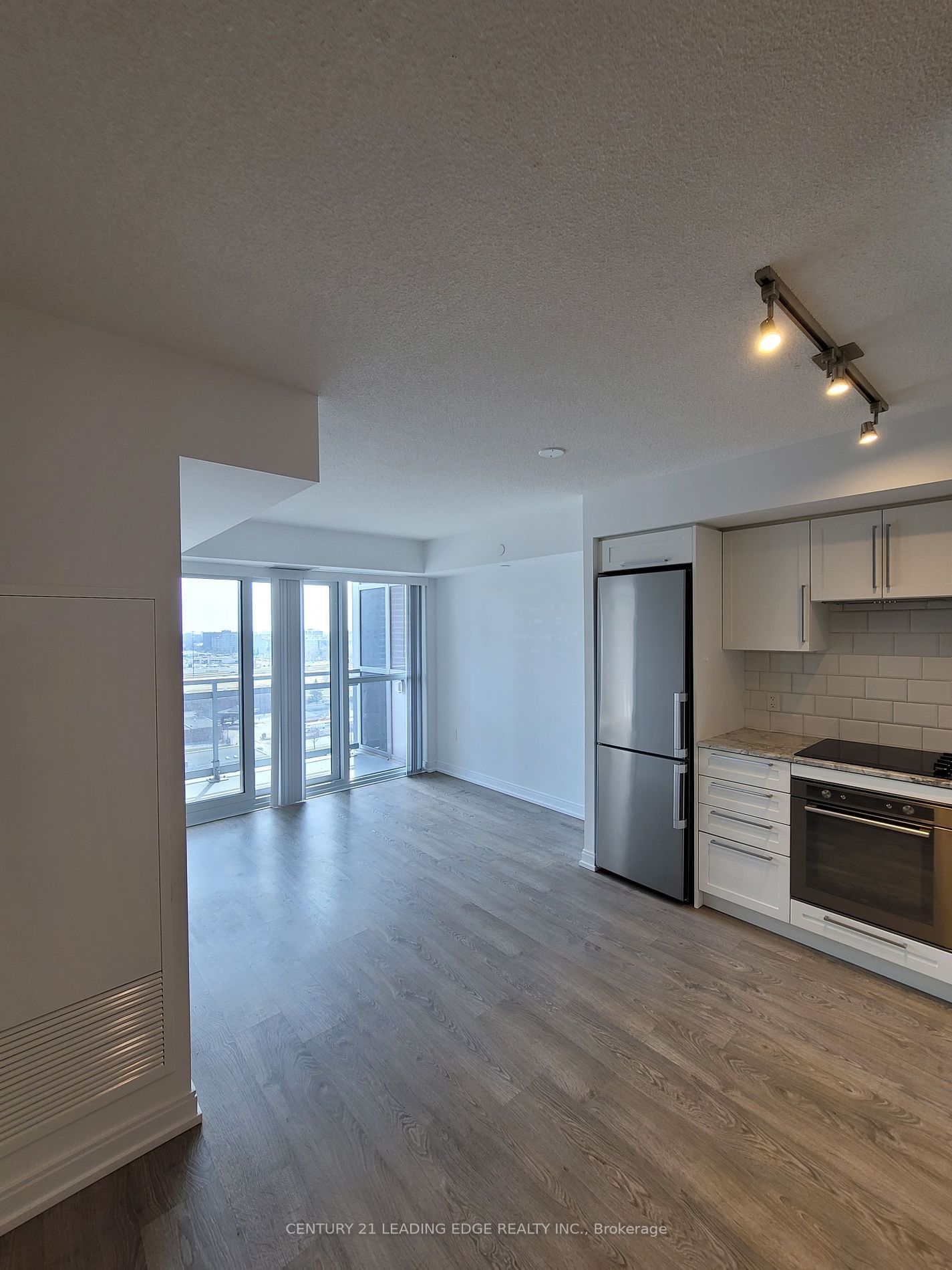 275 Village Green Sq, unit 1525 for rent - image #6