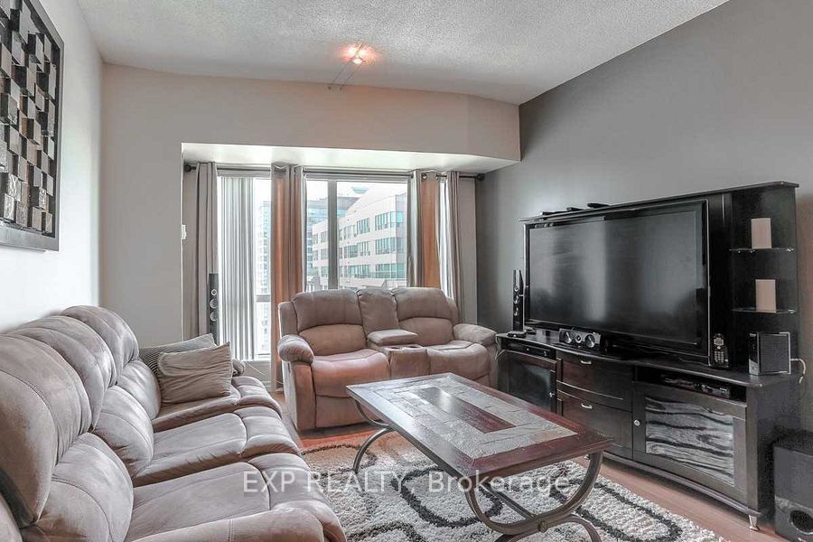 8 Lee Centre Dr, unit PH207 for sale