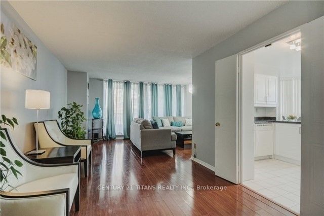 410 Mclevin Ave, unit 303 for rent - image #3