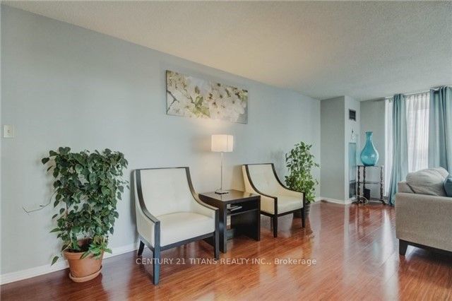 410 Mclevin Ave, unit 303 for rent - image #4