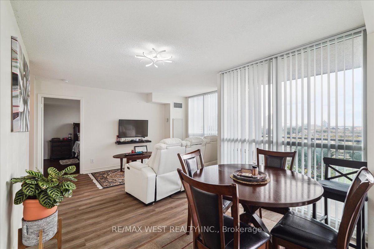 88 Grangeway Ave, unit 708 for sale - image #4