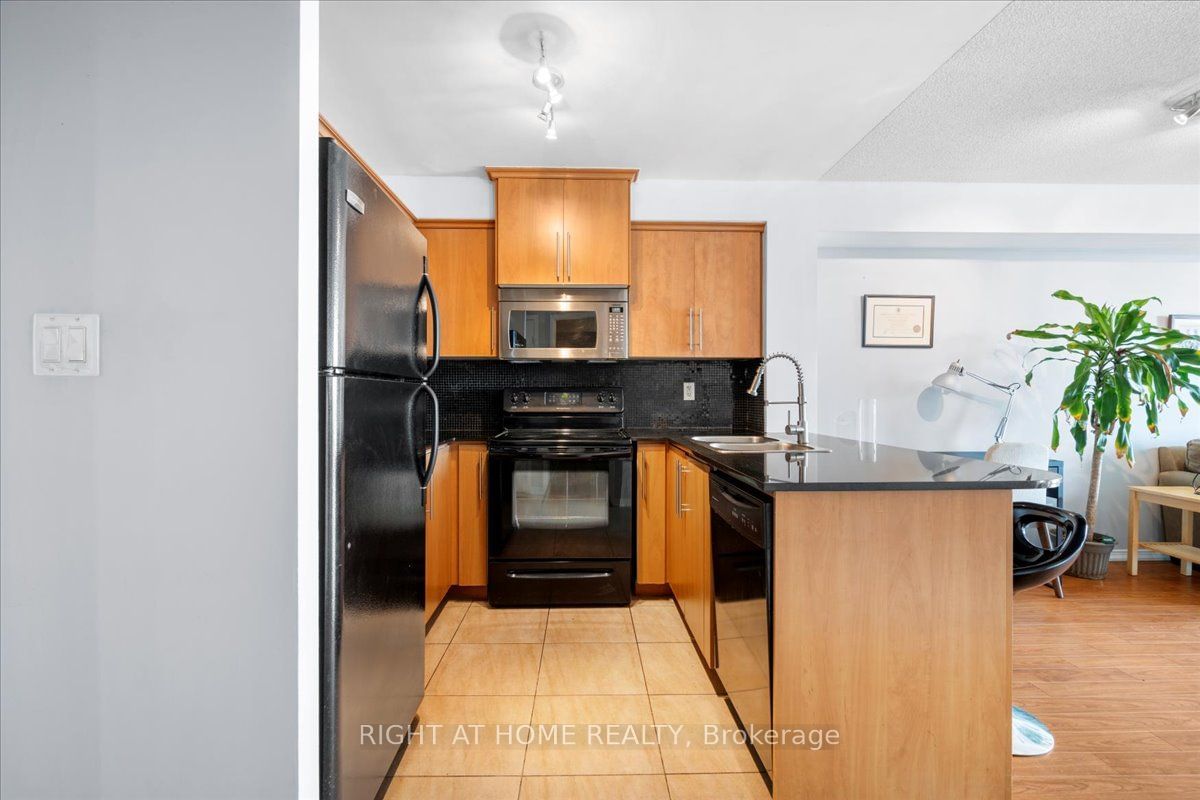 8 Rosebank Dr, unit 16H for sale - image #7