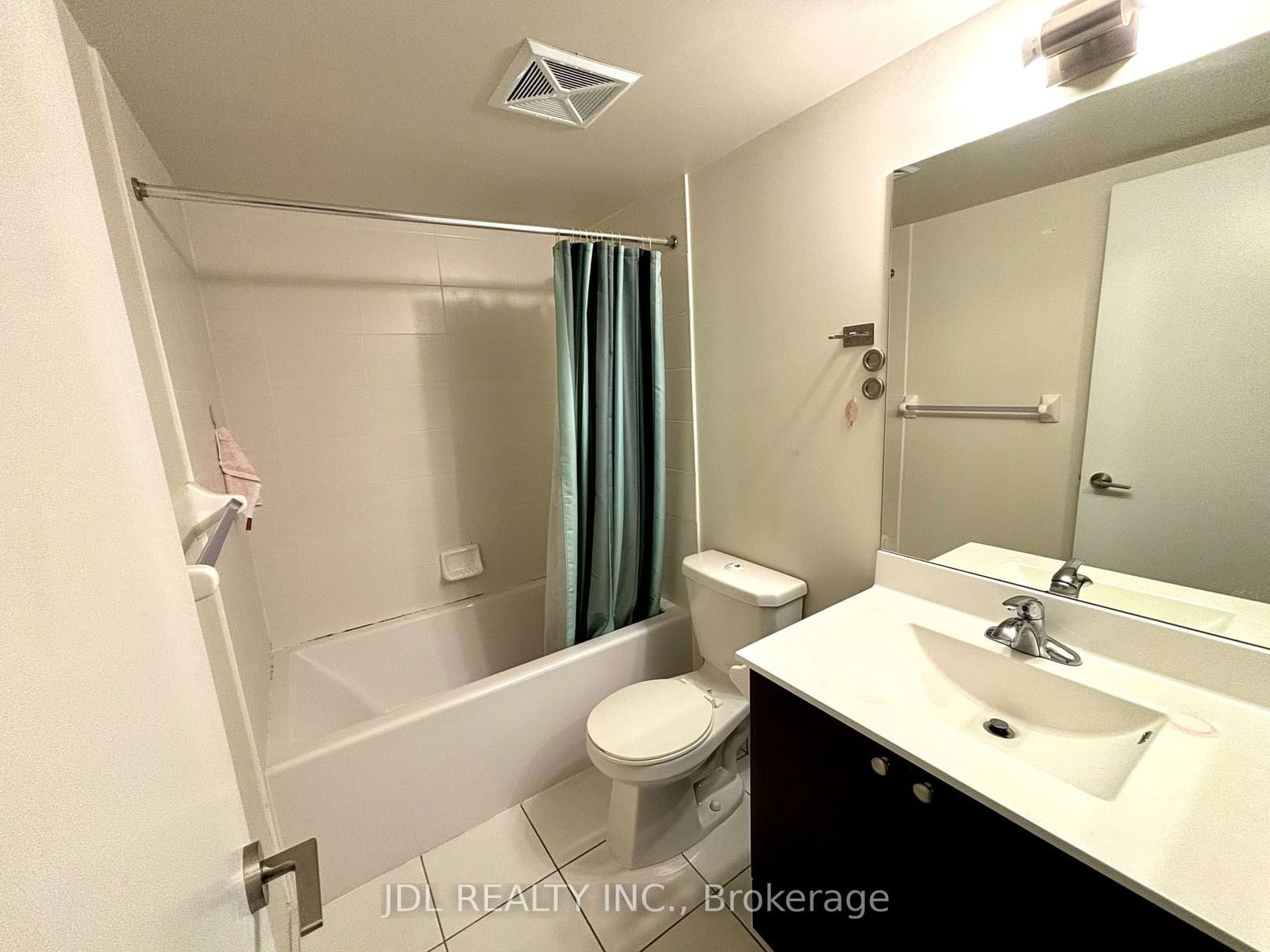 151 Village Green Sq, unit 1804 for rent - image #5