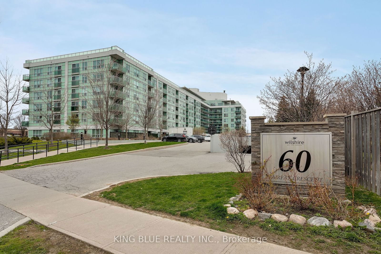 60 Fairfax Cres, unit 428 for sale