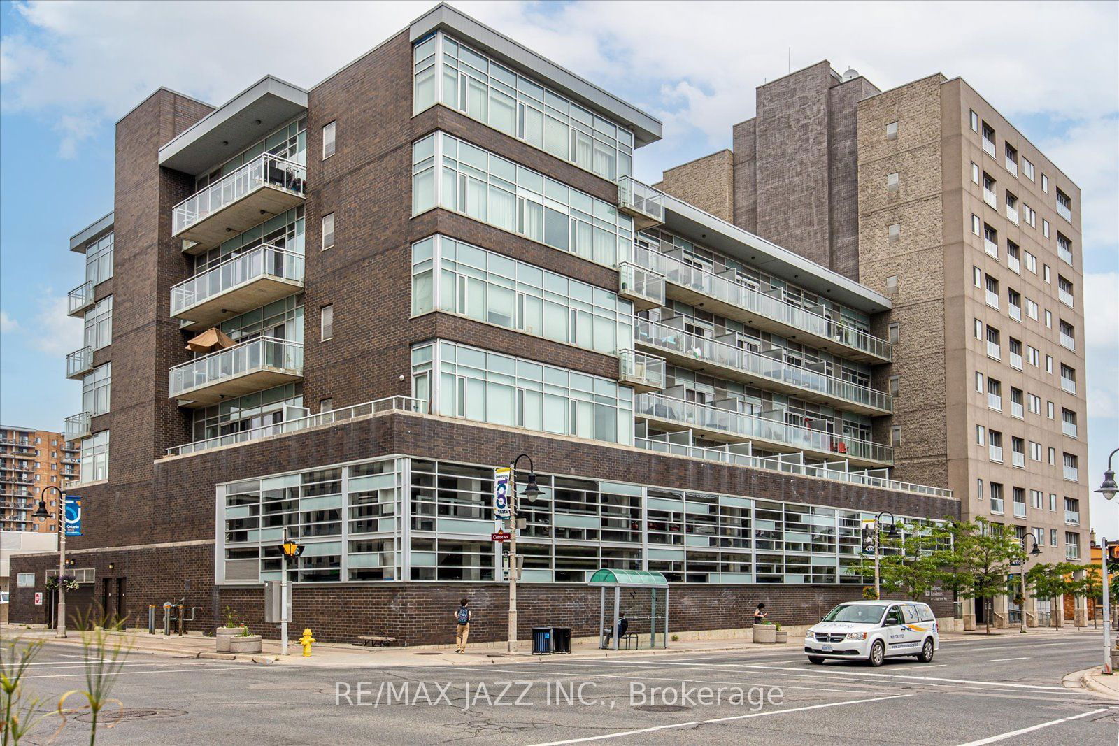 44 Bond St W, unit 608 for sale - image #2