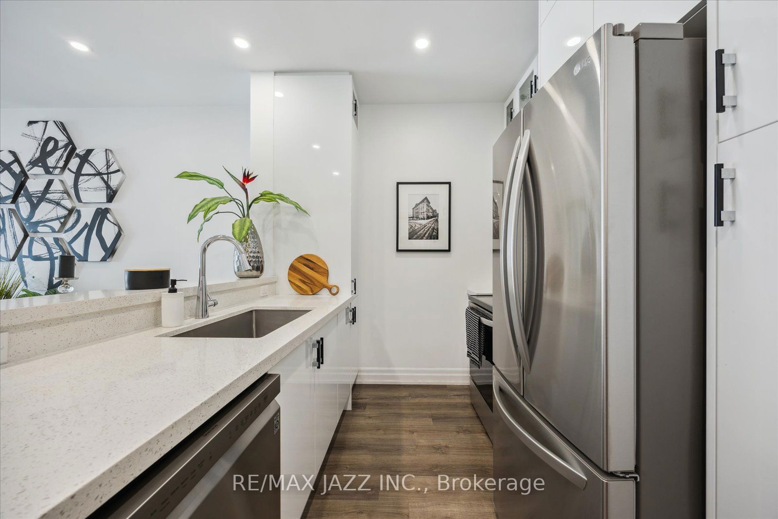 44 Bond St W, unit 608 for sale - image #8