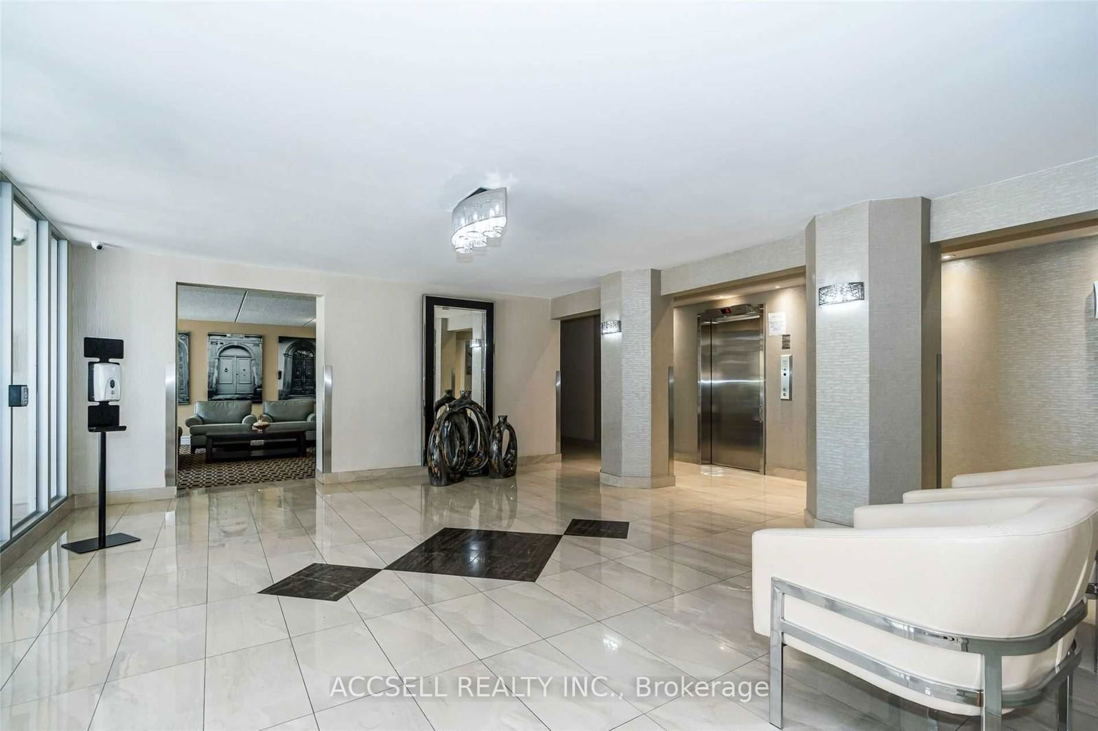 2 Glamorgan Ave, unit 605 for sale - image #4