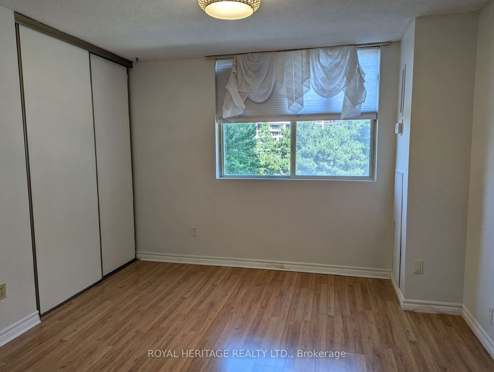 44 Falby Crt, unit 401 for rent - image #11