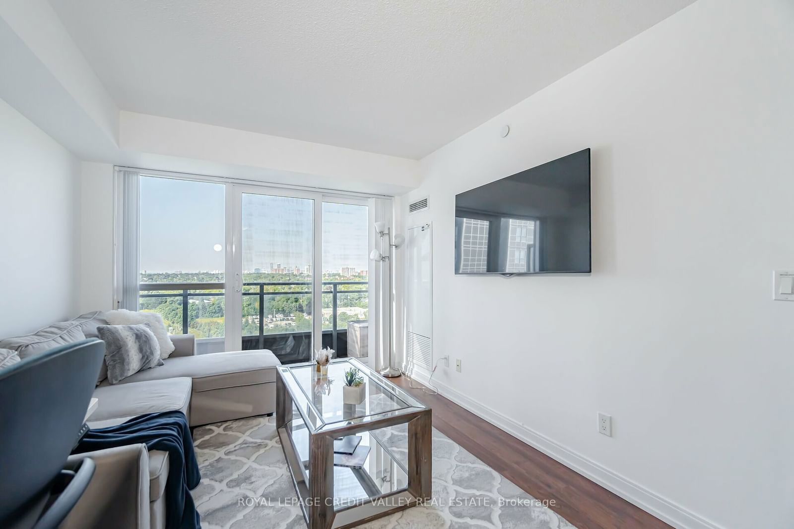 255 Village Green Sq, unit 1307 for sale