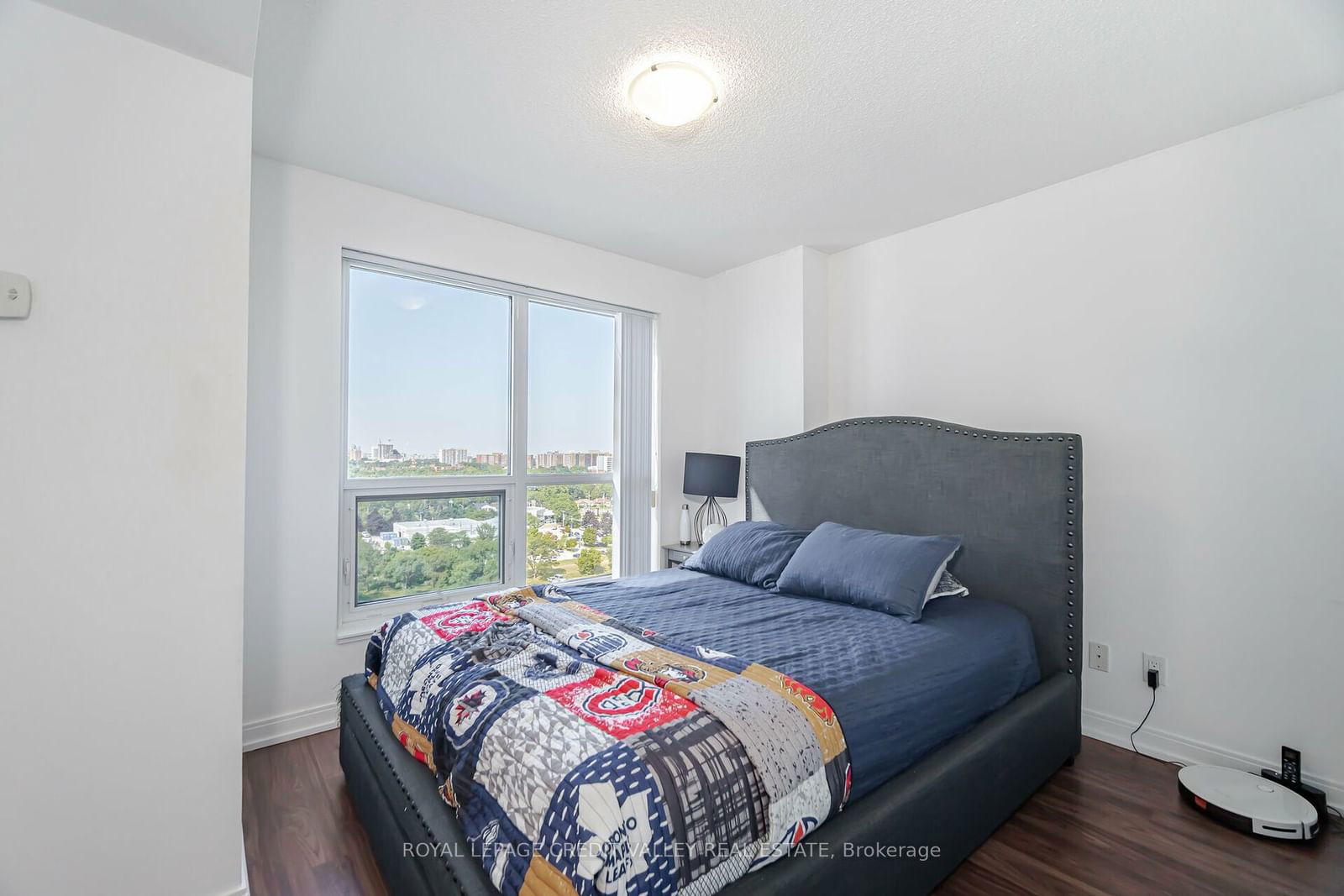 255 Village Green Sq, unit 1307 for sale