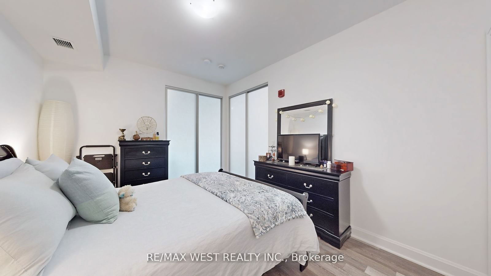 50 Lakebreeze Dr, unit 118 for sale - image #24