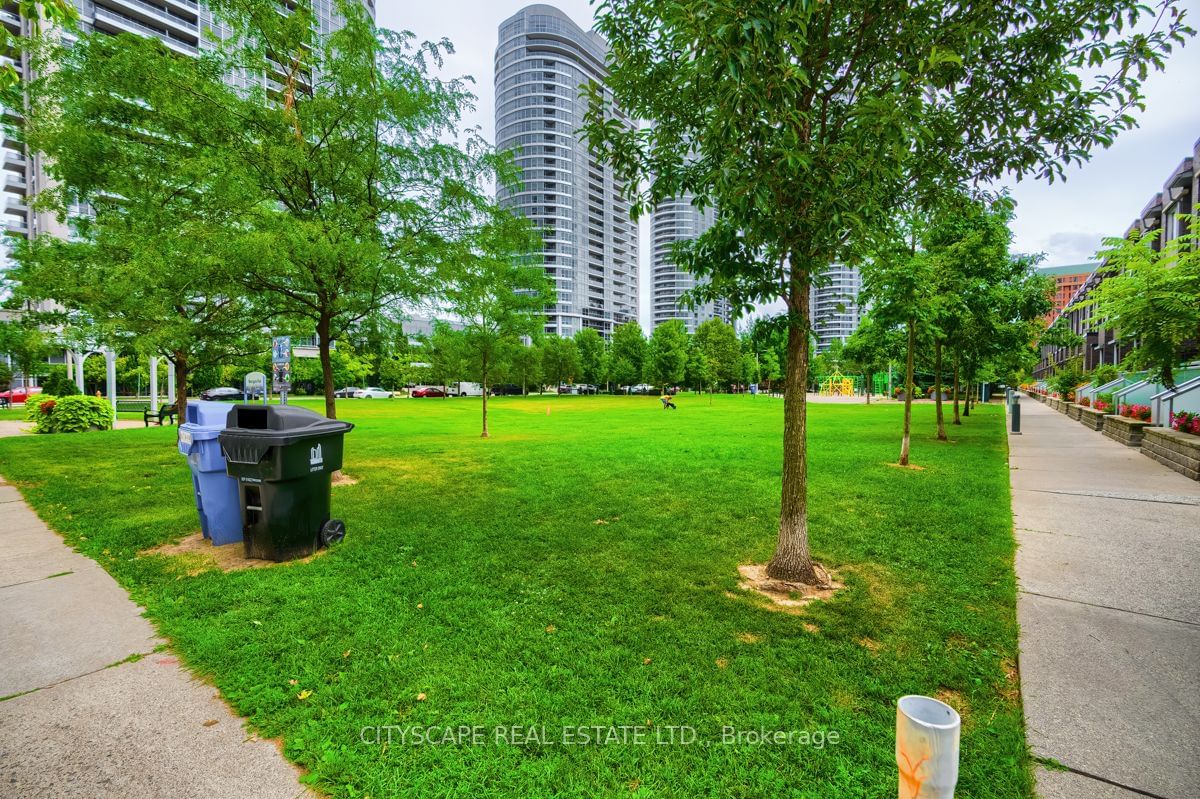 255 Village Green Sq, unit 406 for sale - image #28