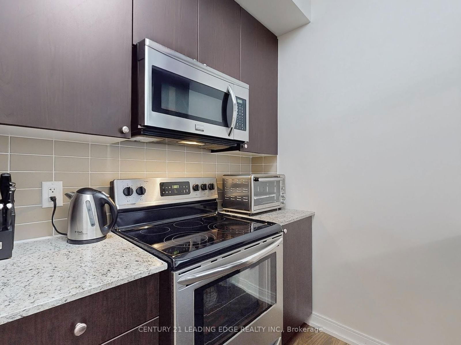 181 Village Green Sq, unit 115 for sale - image #12