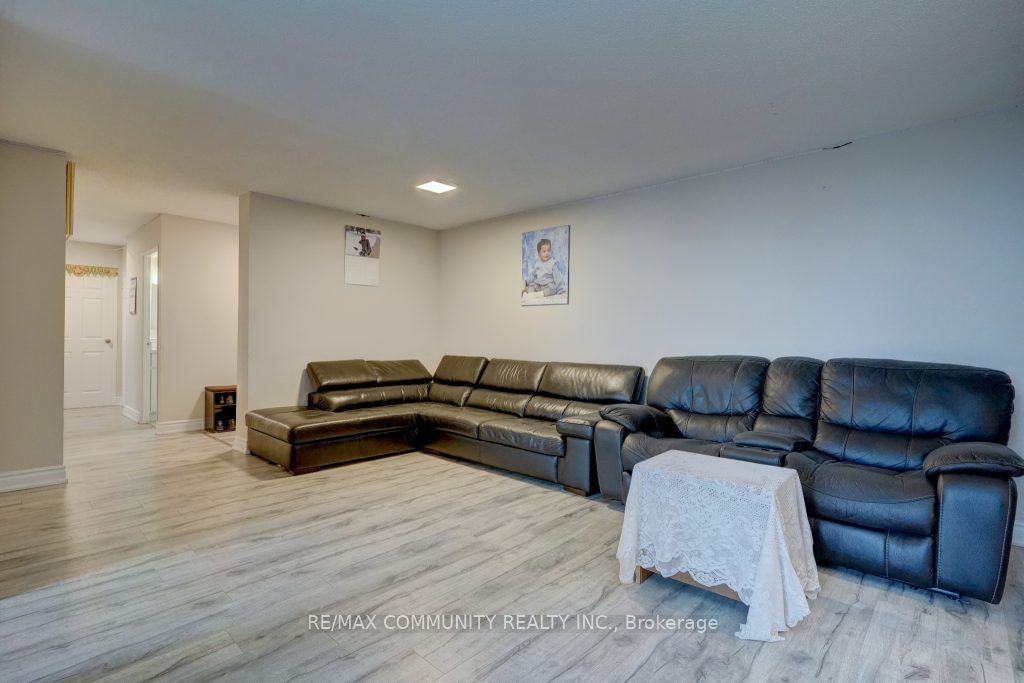 100 Wingarden Court Condominium, Scarborough, Toronto