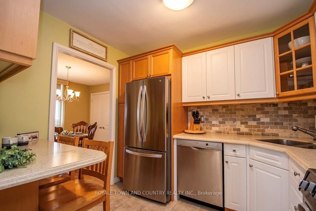 44 Falby Crt, unit 1611 for sale - image #17