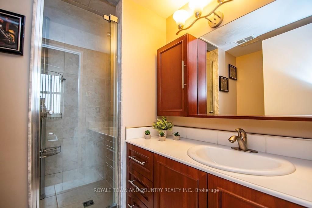 44 Falby Crt, unit 1611 for sale - image #25