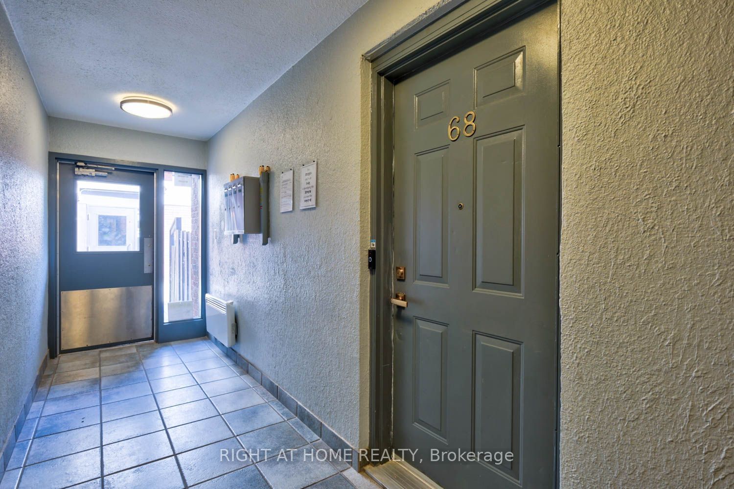 960 Glen St, unit 68 for sale - image #2