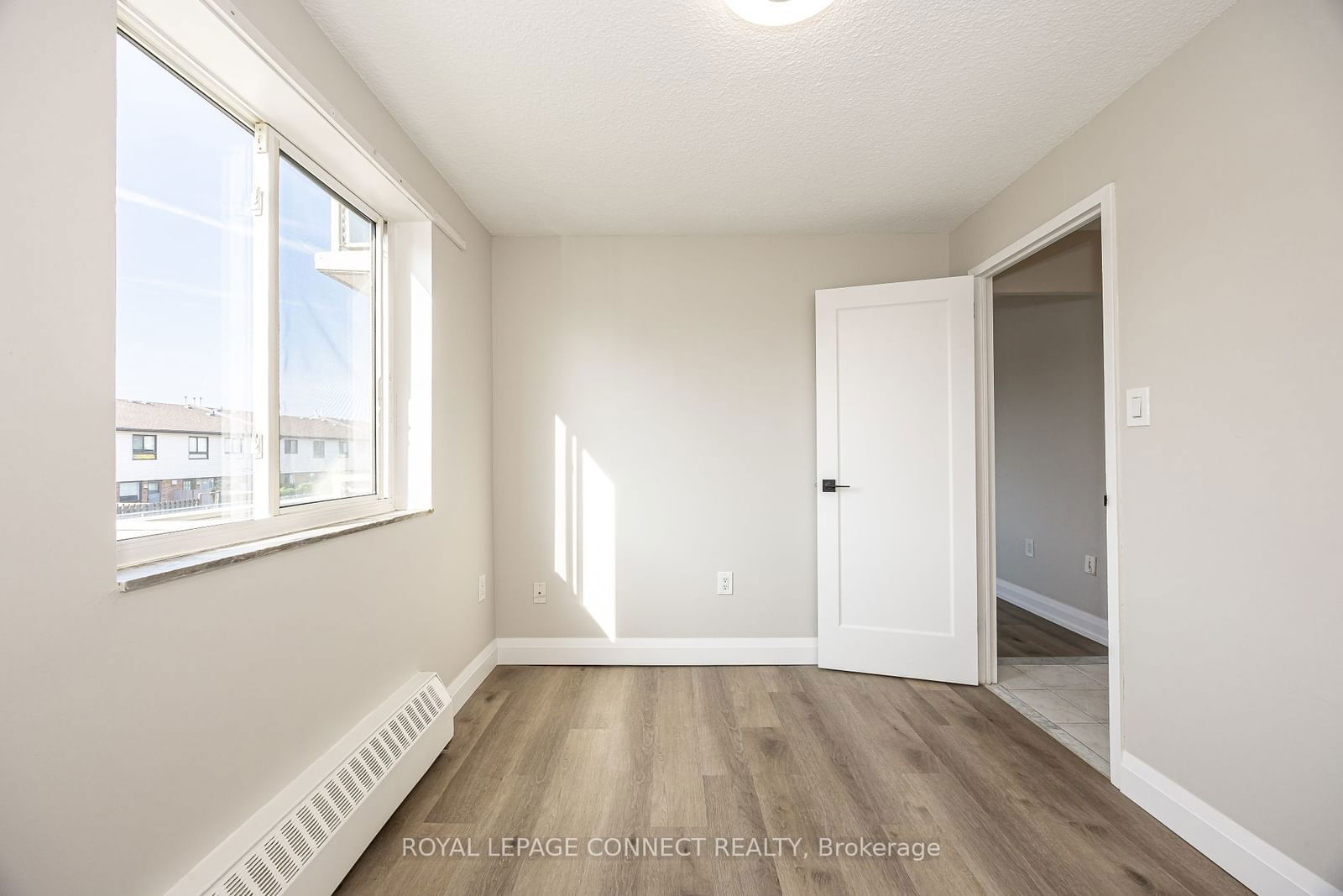 936 Glen St, unit 211 for sale - image #14