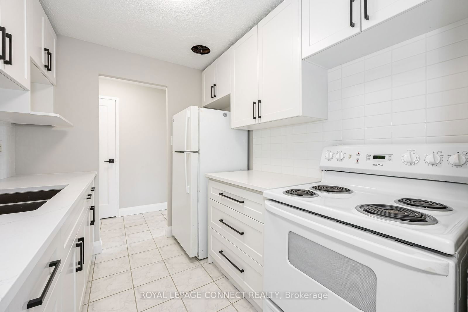 936 Glen St, unit 211 for sale - image #18