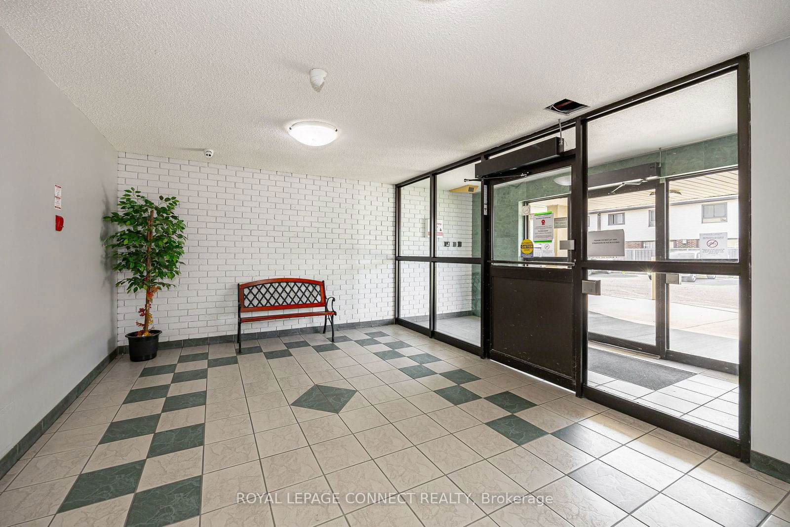 936 Glen St, unit 211 for sale - image #3