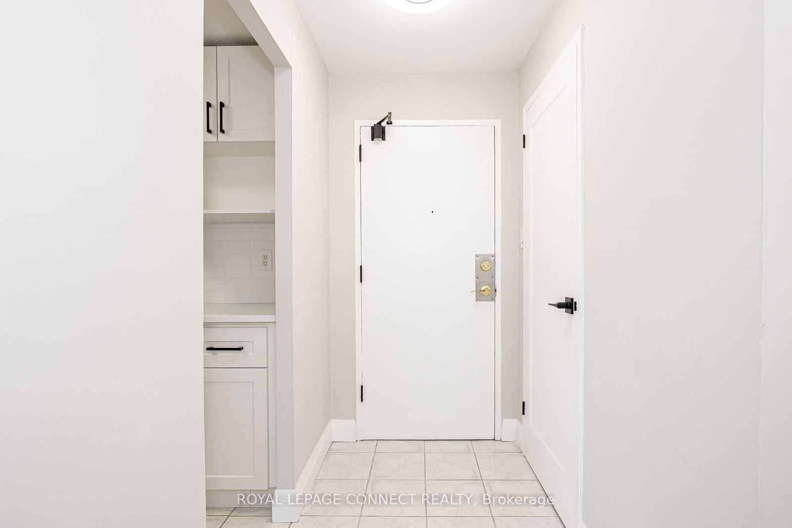 936 Glen St, unit 211 for sale - image #5