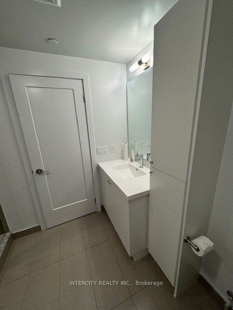 2550 Simcoe St, unit 1603 for sale