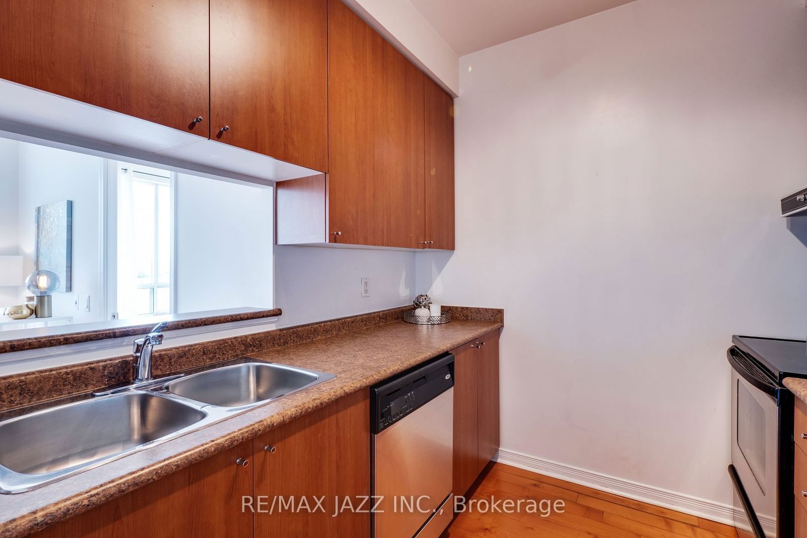 1200 The Esplanade N, unit 1104 for sale - image #10