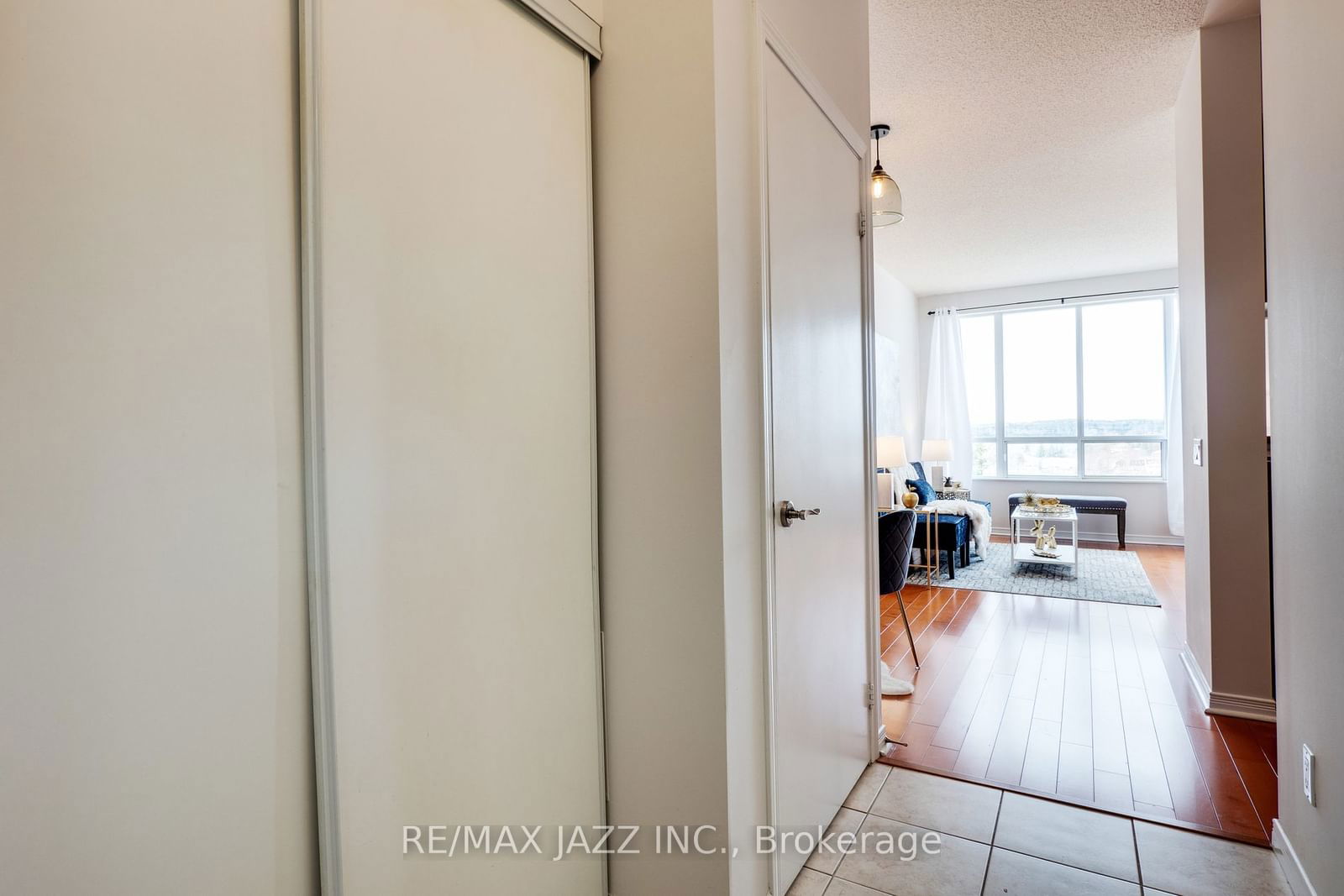 1200 The Esplanade N, unit 1104 for sale - image #2