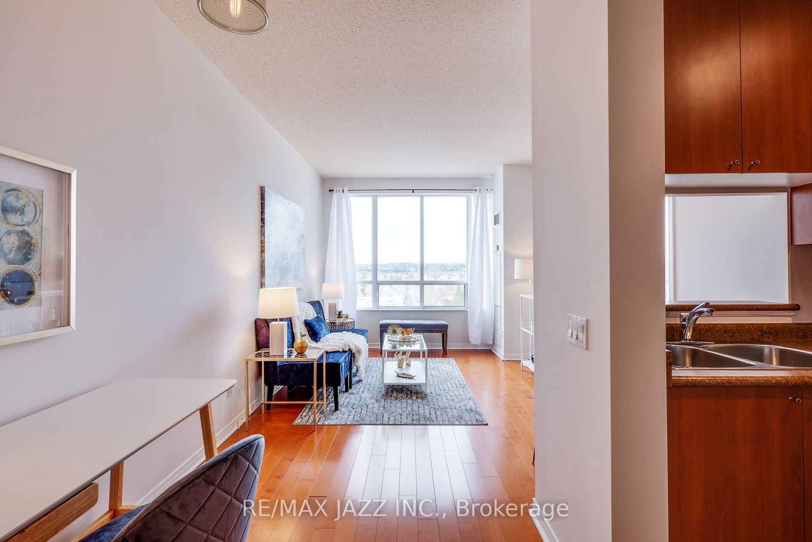 1200 The Esplanade N, unit 1104 for sale - image #3