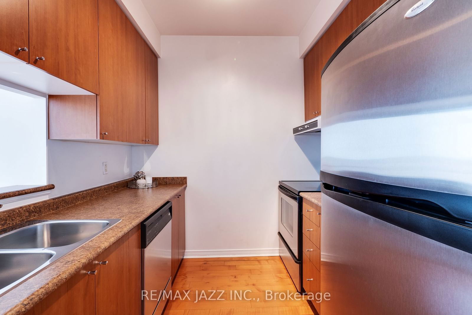 1200 The Esplanade N, unit 1104 for sale - image #9