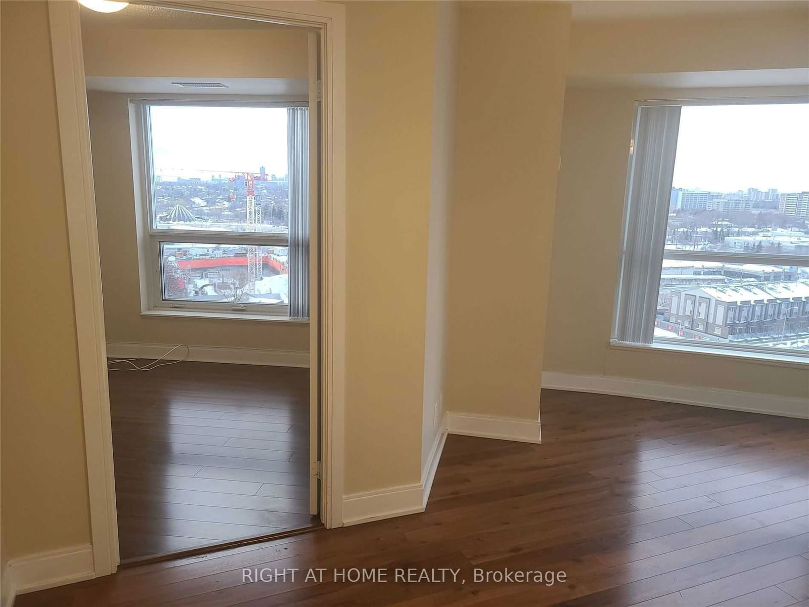 125 Village Green Sq, unit 1309 for rent - image #24