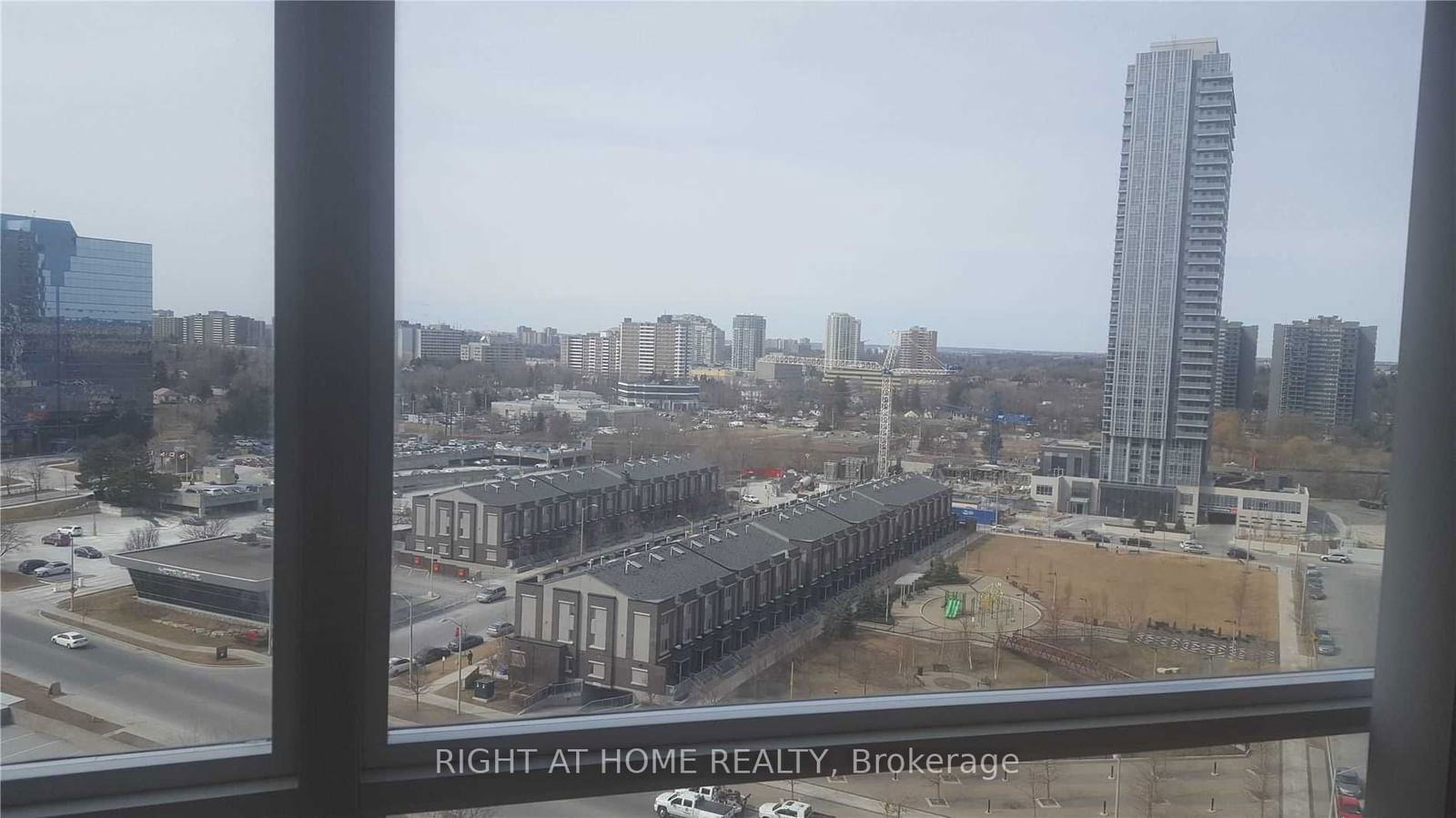 125 Village Green Sq, unit 1309 for rent - image #7