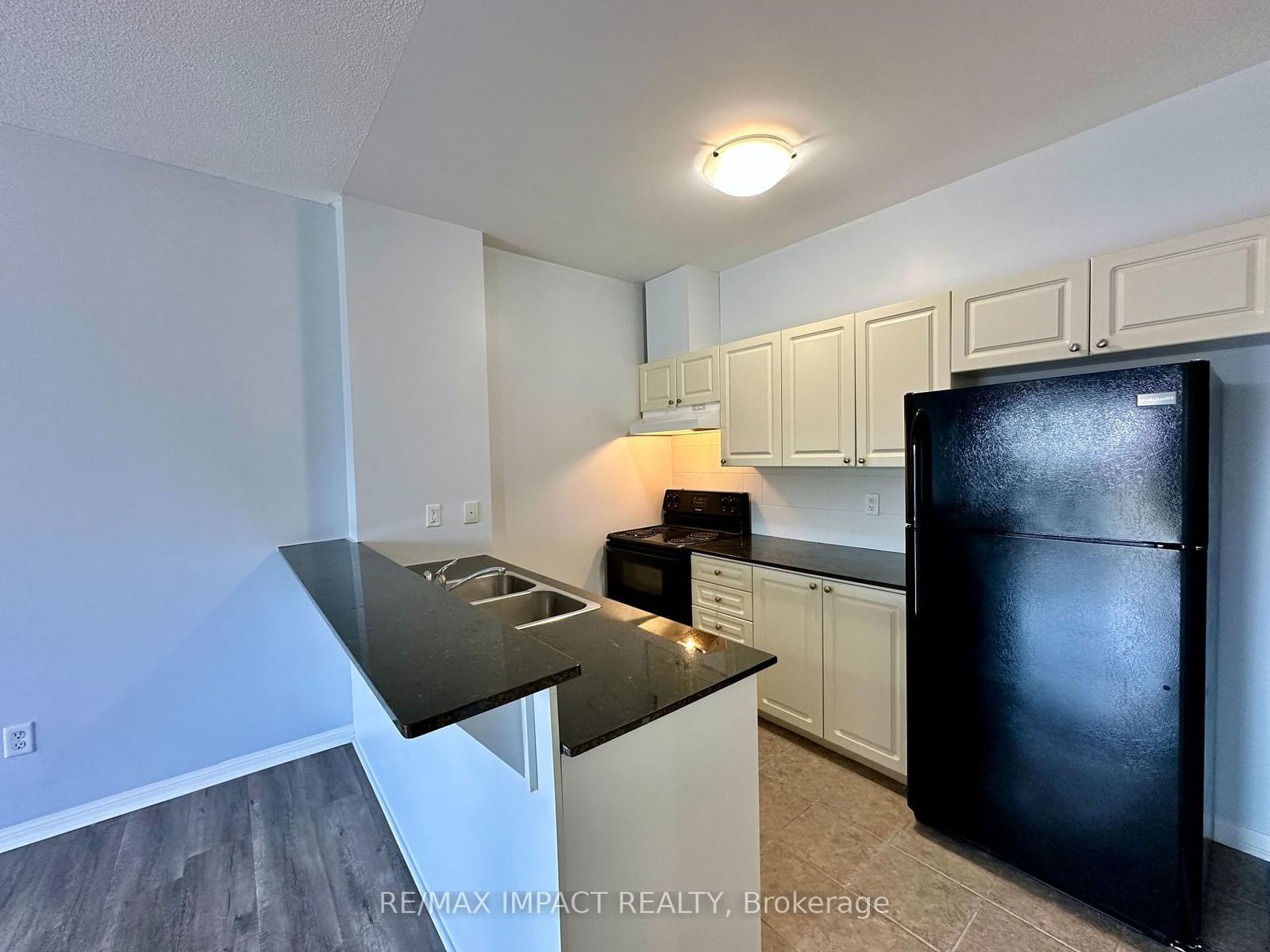 1 SIDNEY Lane, unit 104 for rent - image #7