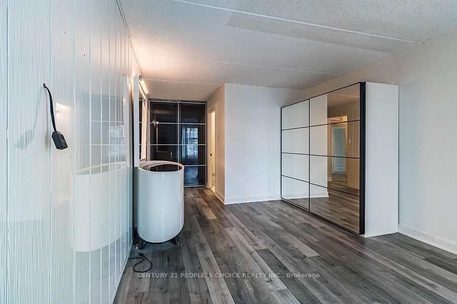 2 Glamorgan Ave, unit 1007 for sale - image #23