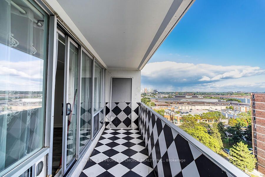 2 Glamorgan Ave, unit 1007 for sale - image #34