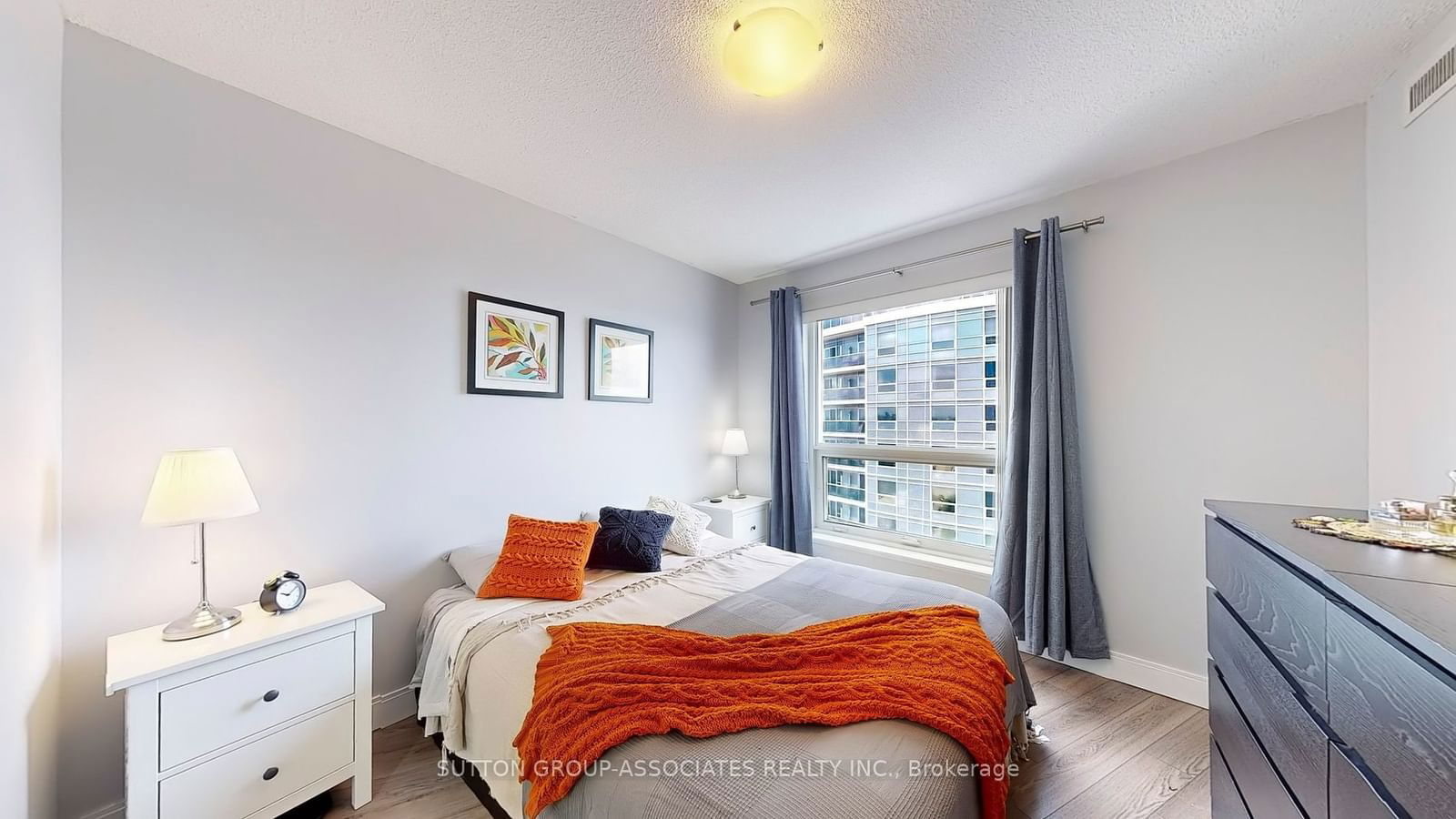 125 Village Green Sq, unit 3411 for sale