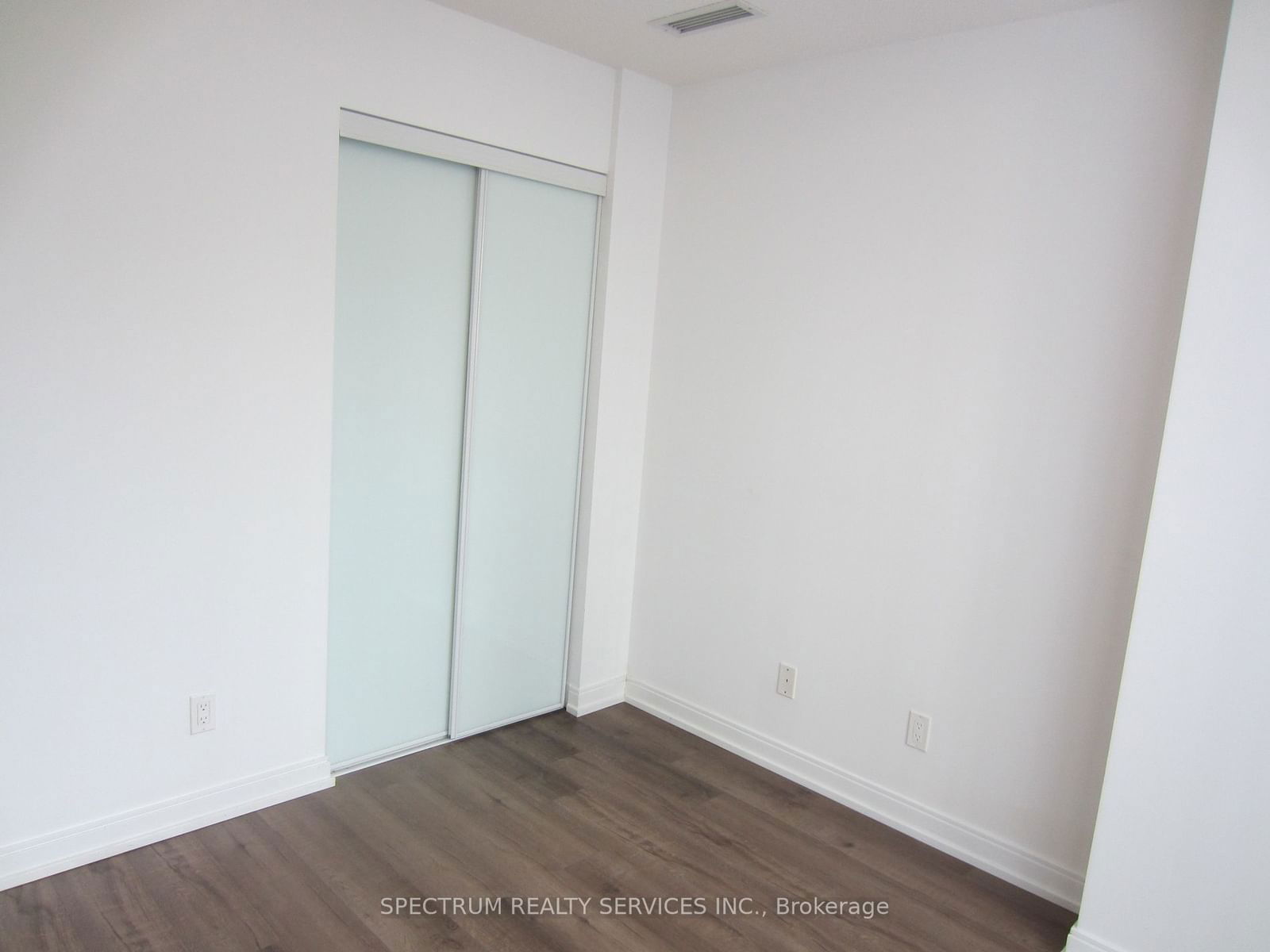 255 Village Green Sq, unit 309 for rent - image #8