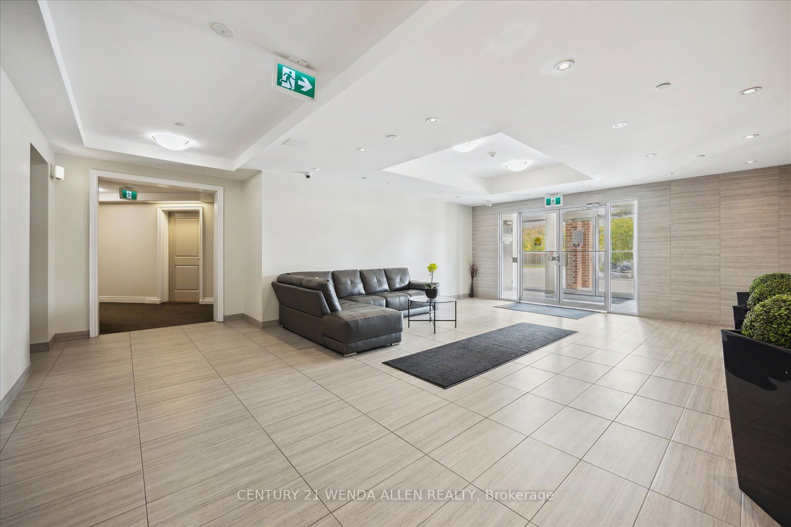 80 Aspen Springs Dr, unit 229 for sale - image #3