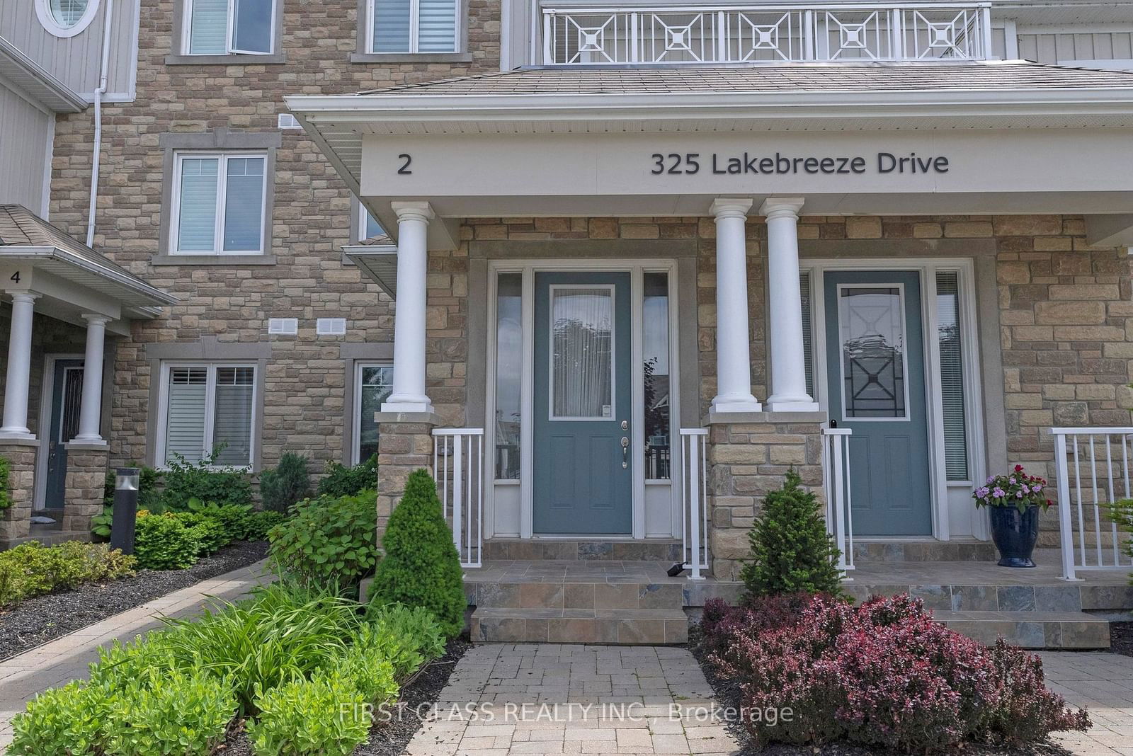 325 Lakebreeze Dr, unit 2 for sale - image #2