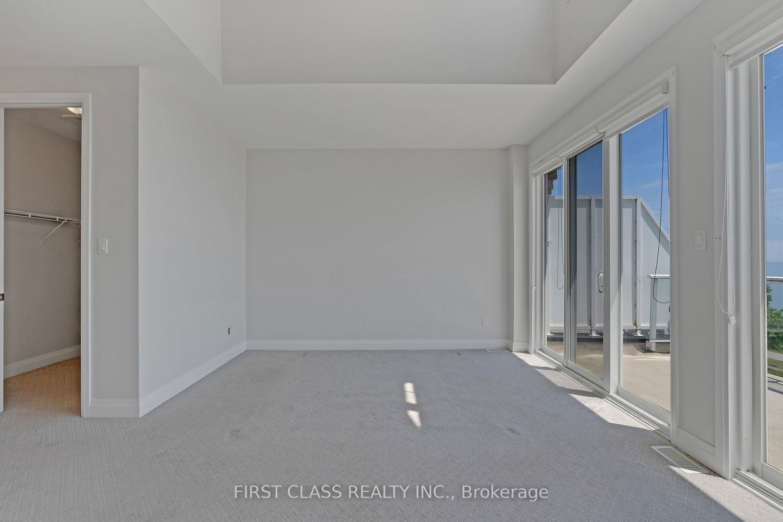 325 Lakebreeze Dr, unit 2 for sale - image #22