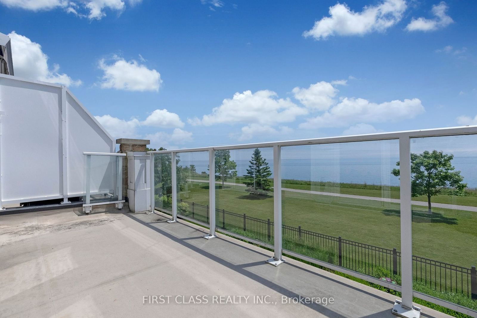 325 Lakebreeze Dr, unit 2 for sale - image #28