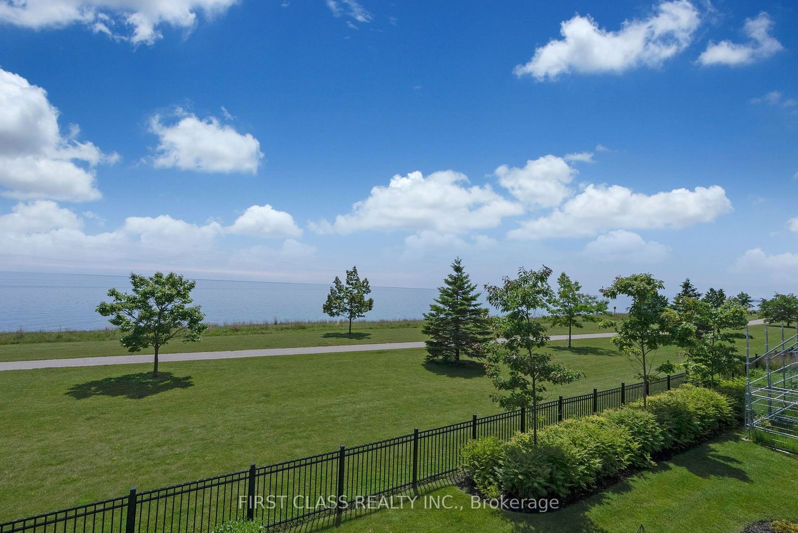 325 Lakebreeze Dr, unit 2 for sale - image #29