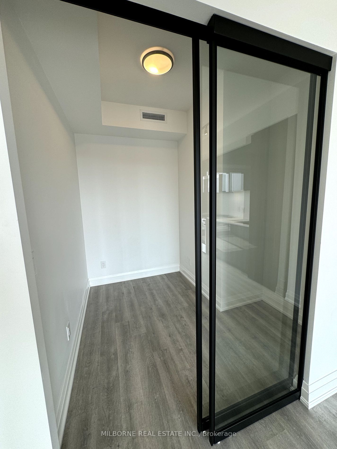 2369 Danforth Ave, unit 812 for rent - image #8