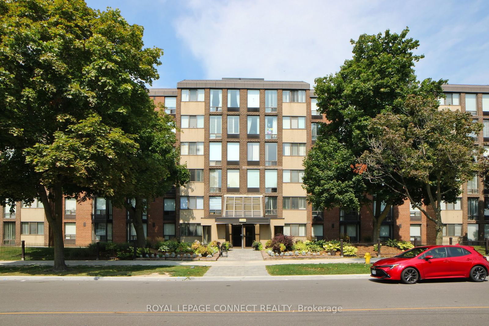 1540 Pickering Pkwy, unit 408 for sale - image #4