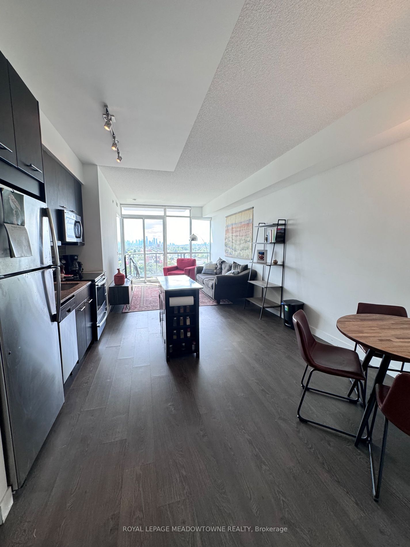 2055 Danforth Ave, unit 815 for rent - image #5