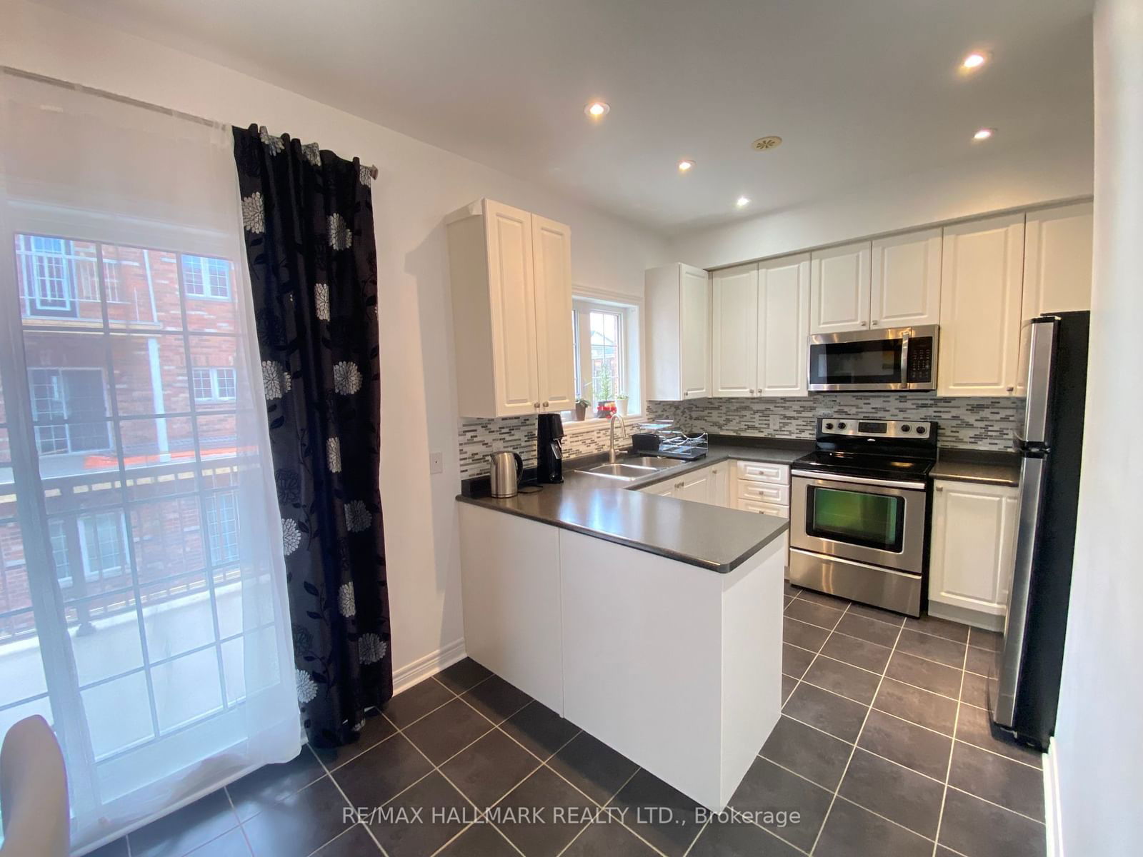 34 Philpott Gdns, unit 34P for rent