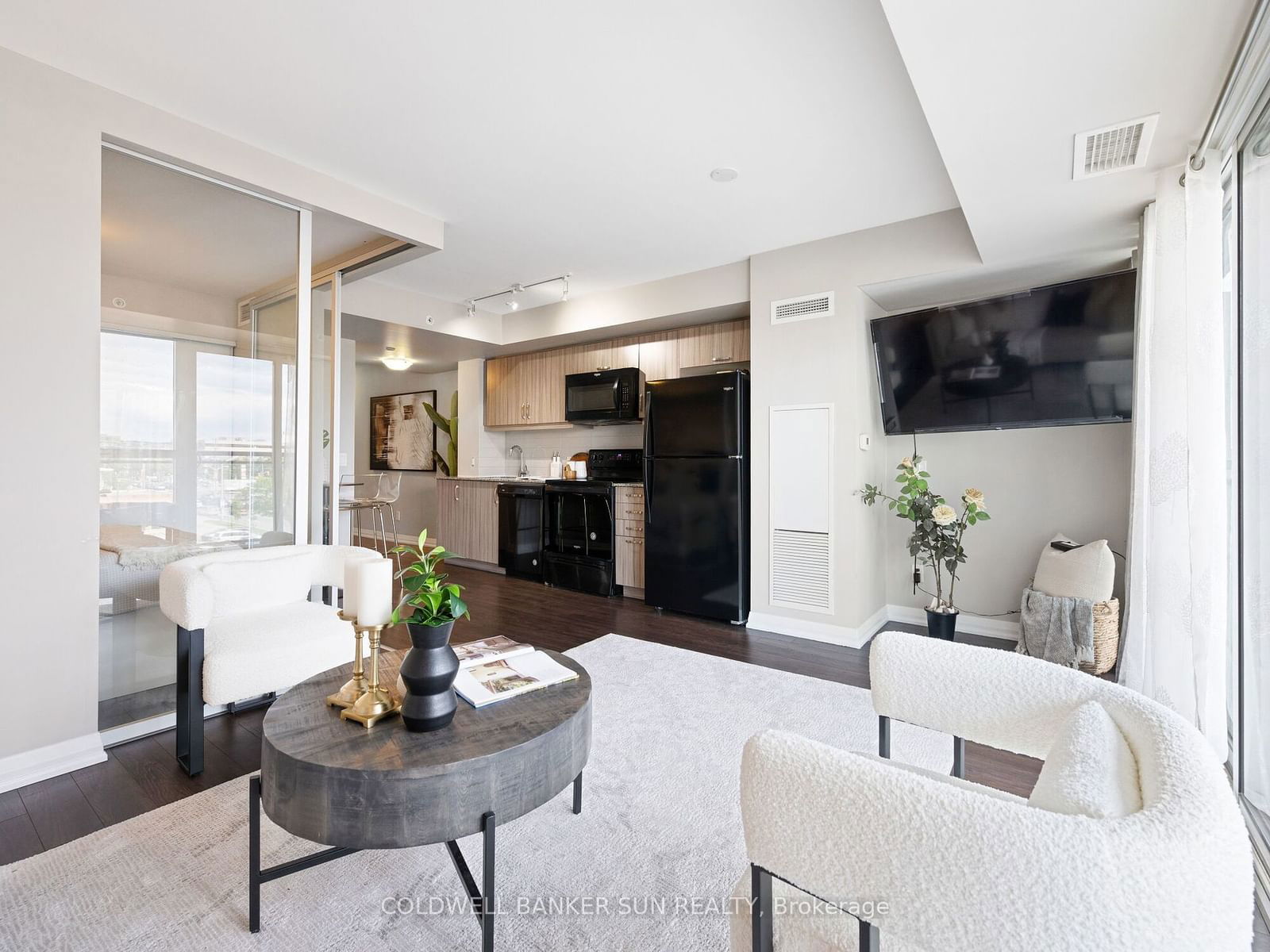 30 Meadowglen Pl, unit 416 for sale - image #12